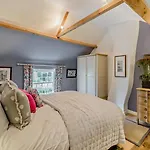2 Bed In York Oc-78054 Holiday home