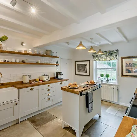 2 Bed In York Oc-78054 Holiday home